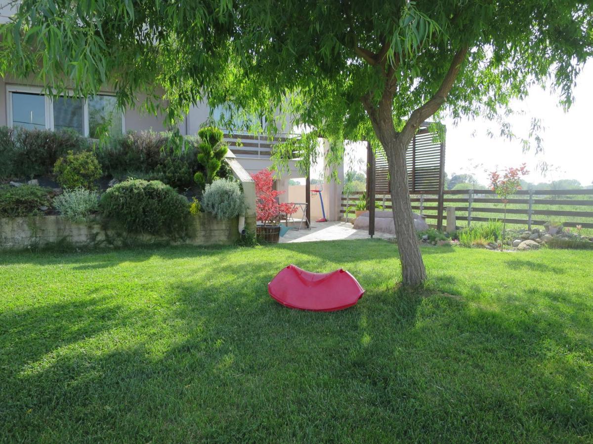 Guesthouse With Garden Comotini Exterior foto
